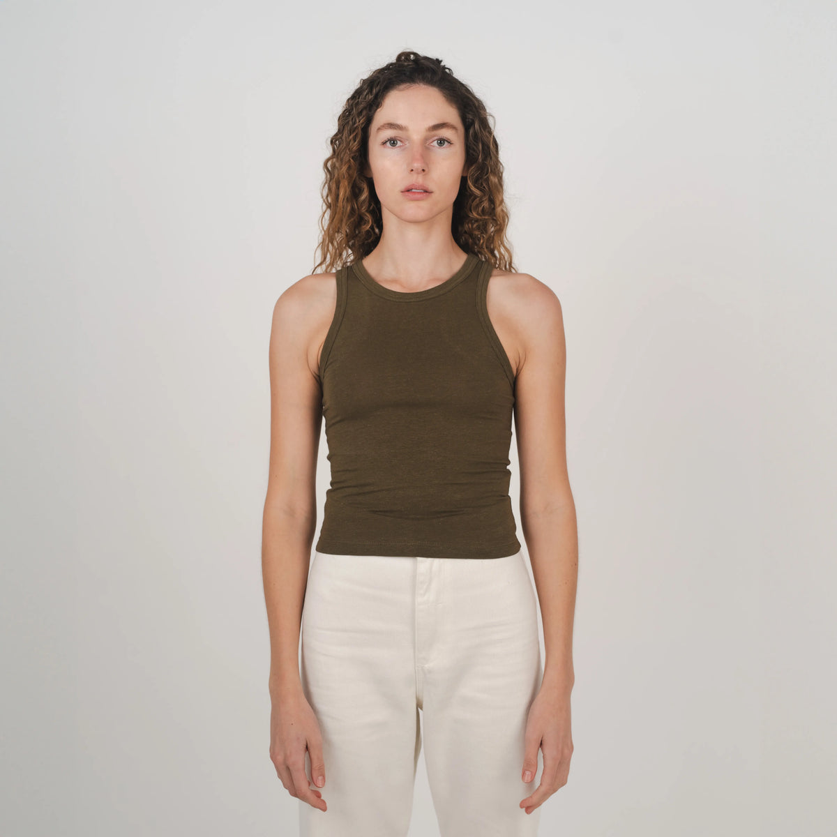 HYKE　OLIVE DRAB　TANK TOP StretchTankDarkOlive1.webp?